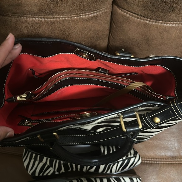 Cleaning out closet pocketbook good condition shoes have been worn are size 10w - Picture 3 of 6